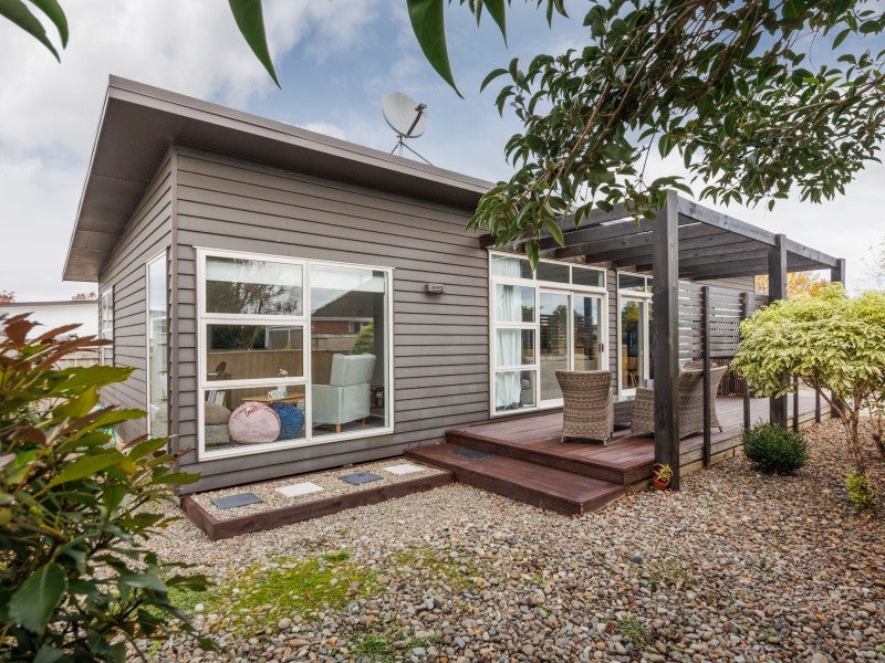 58A Exeter Crescent, Takaro, Palmerston North - Carousel 1