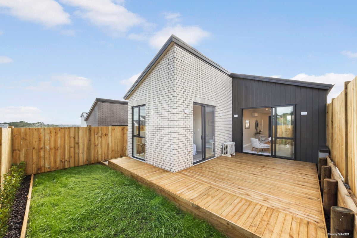 41 Horokaka Street, Massey, Auckland - Carousel 2