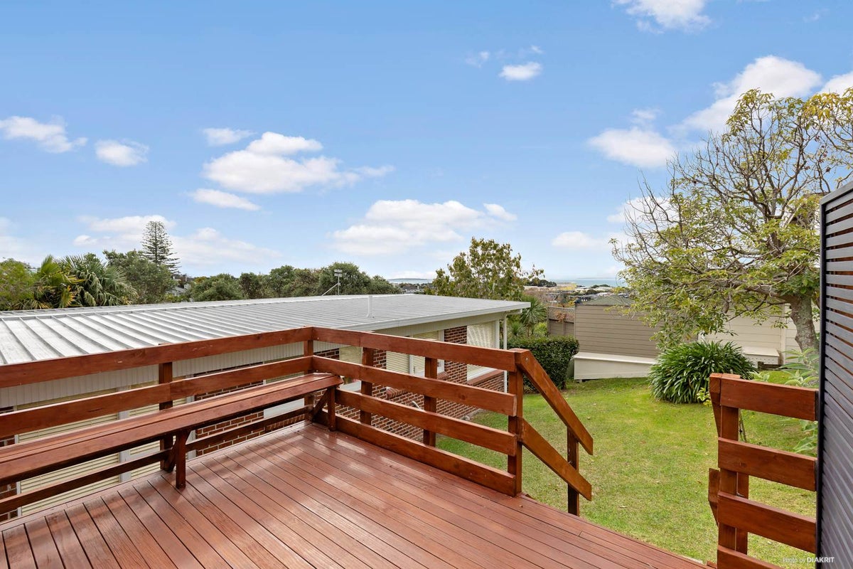 2/13 Braemar Road, Castor Bay, Auckland - Carousel 2