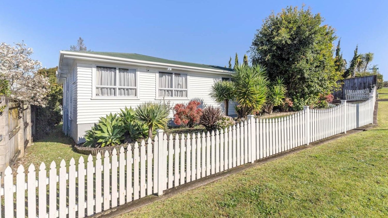 17 Andrew Road, Howick, Auckland - Carousel 1