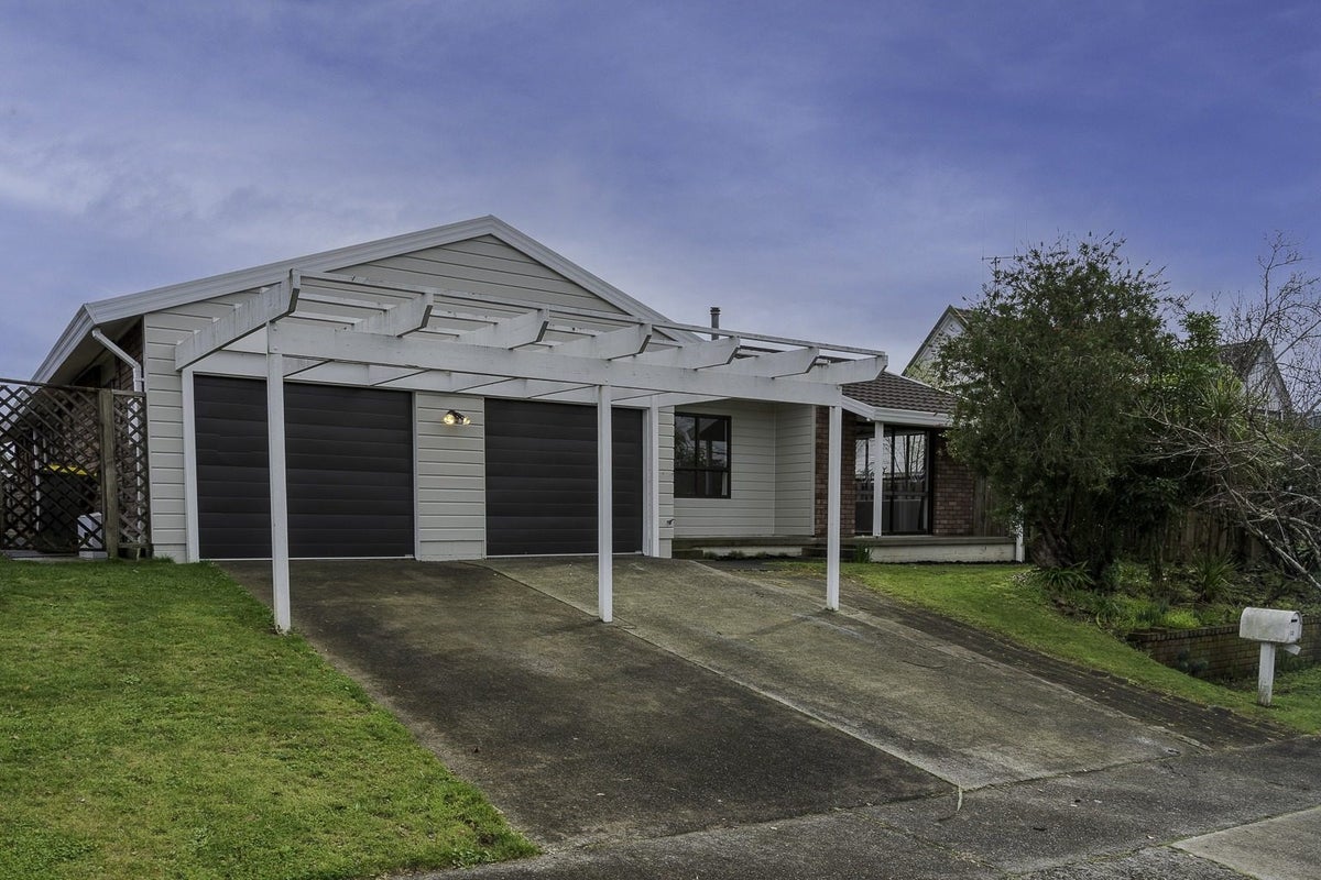 12 Ngaio Place, Pukete, Hamilton - Carousel 2