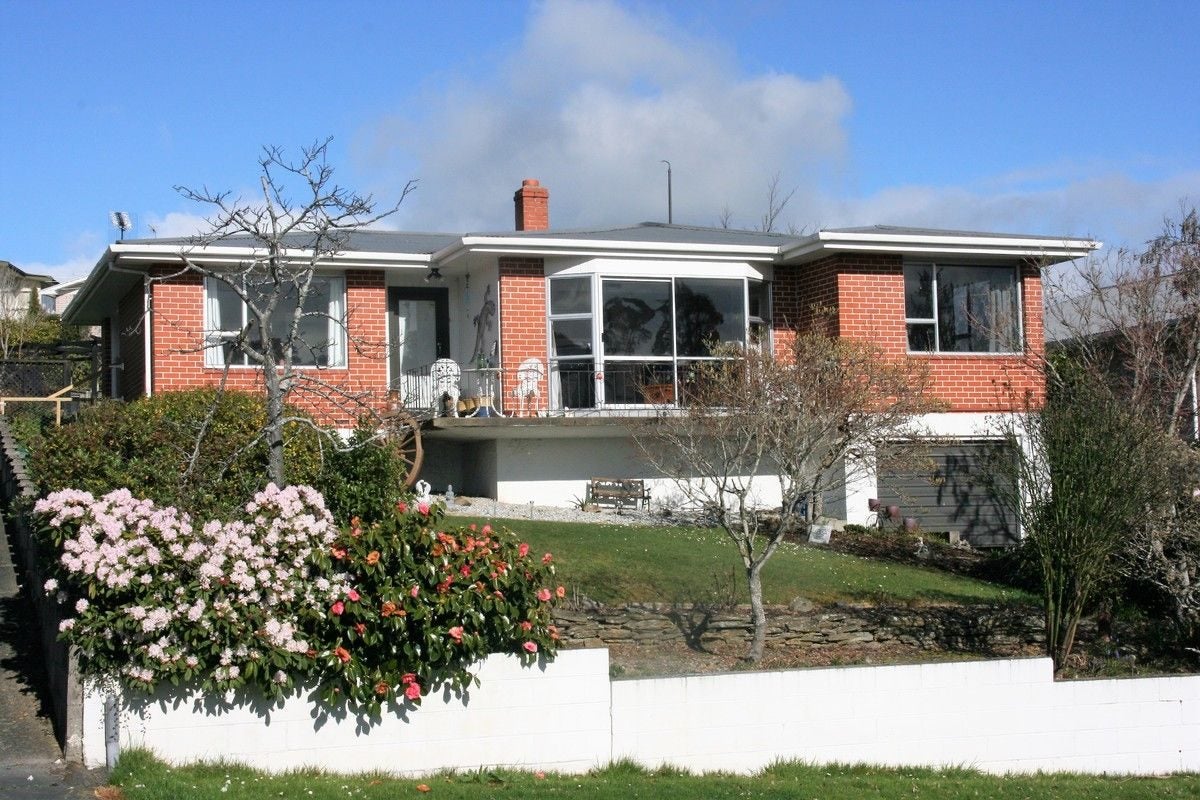 10 Kinmont Crescent, Kinmont Park, Mosgiel - Carousel 1
