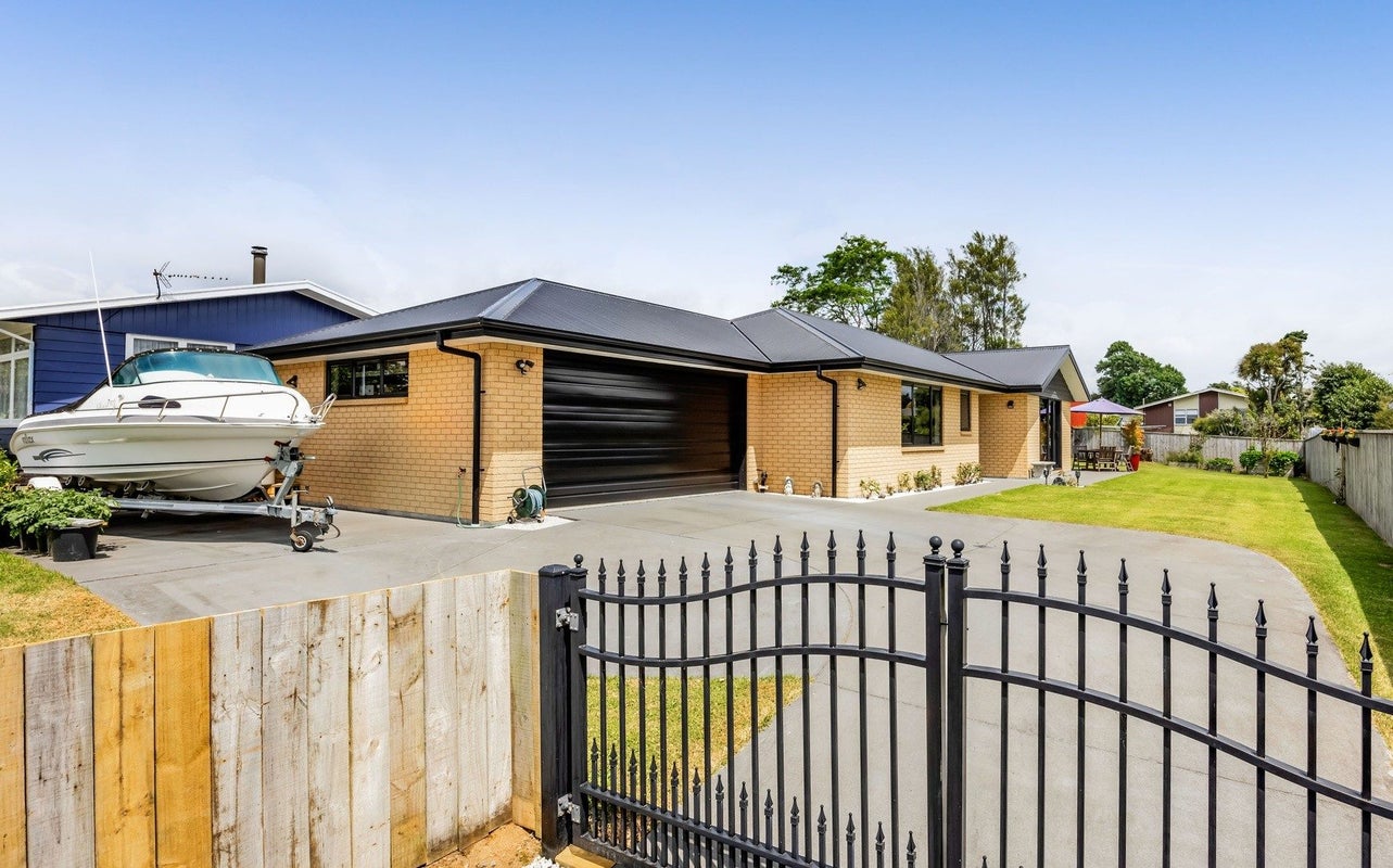 13 Karaka Street, Merrilands, New Plymouth - Carousel 2