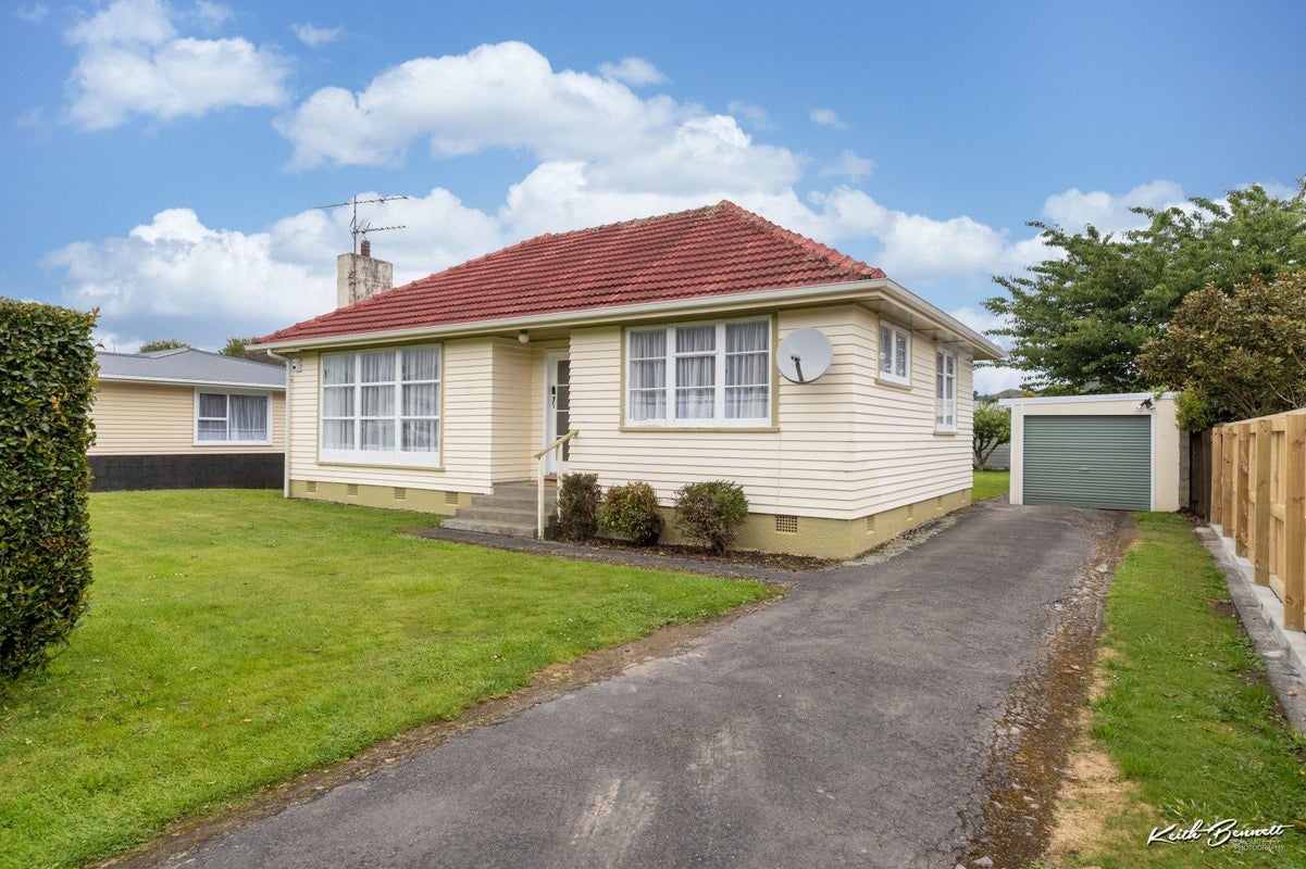 23 McLeod Street, Elderslea, Upper Hutt - Carousel 1