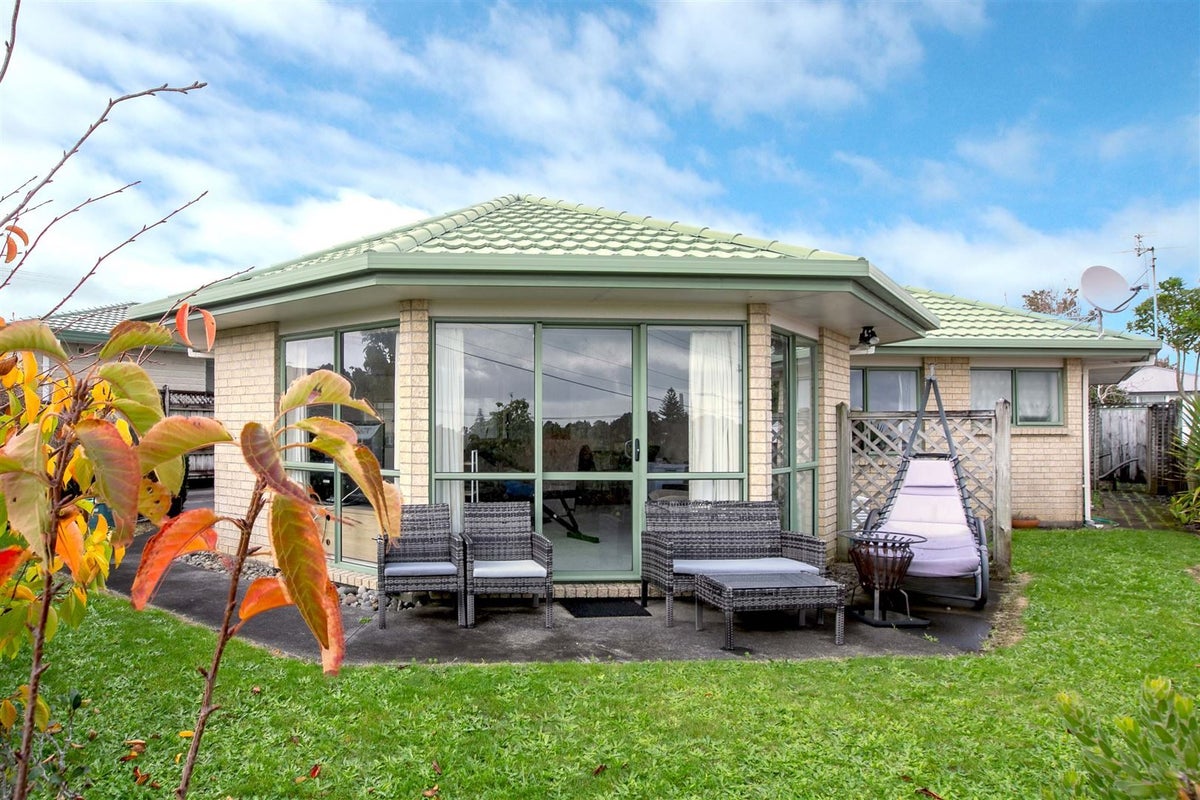 24 Borrell Avenue, Westown, New Plymouth - Carousel 2