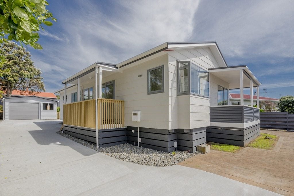 76 Queens Road, Waikanae Beach, Waikanae - Carousel 1