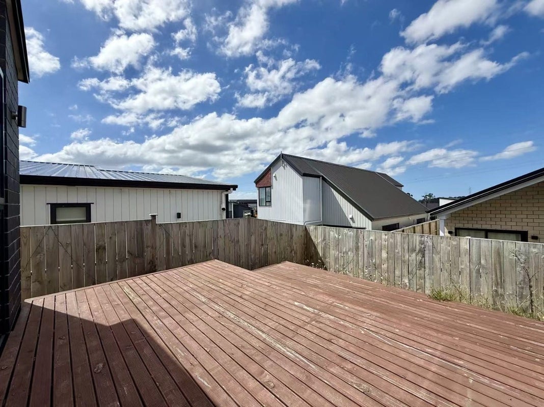 18 Horokaka Street, Massey, Auckland - Carousel 13