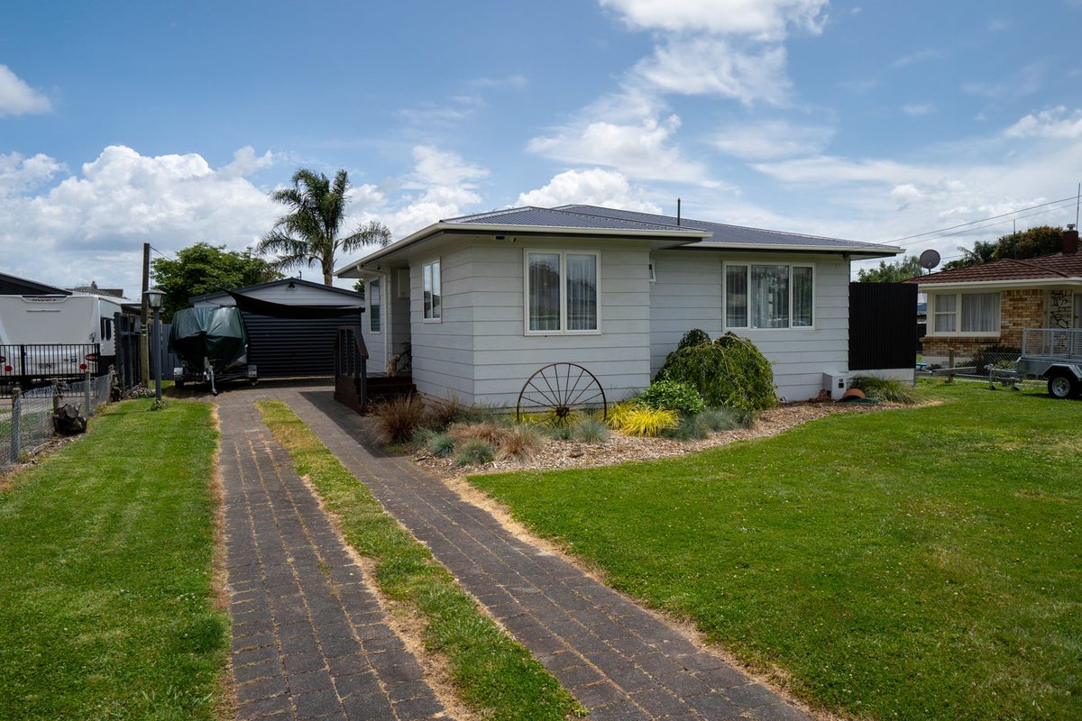 12 Glover Street, Leamington, Cambridge - Carousel 2