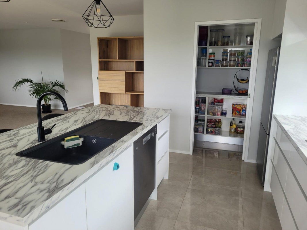 7 Twin Way, Hurworth, New Plymouth - Carousel 2