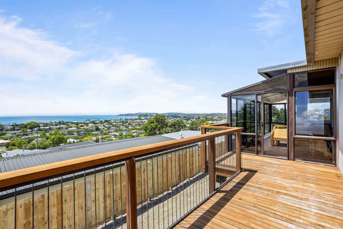 21 D'Oyly Drive, Stanmore Bay, Whangaparaoa - Carousel 2