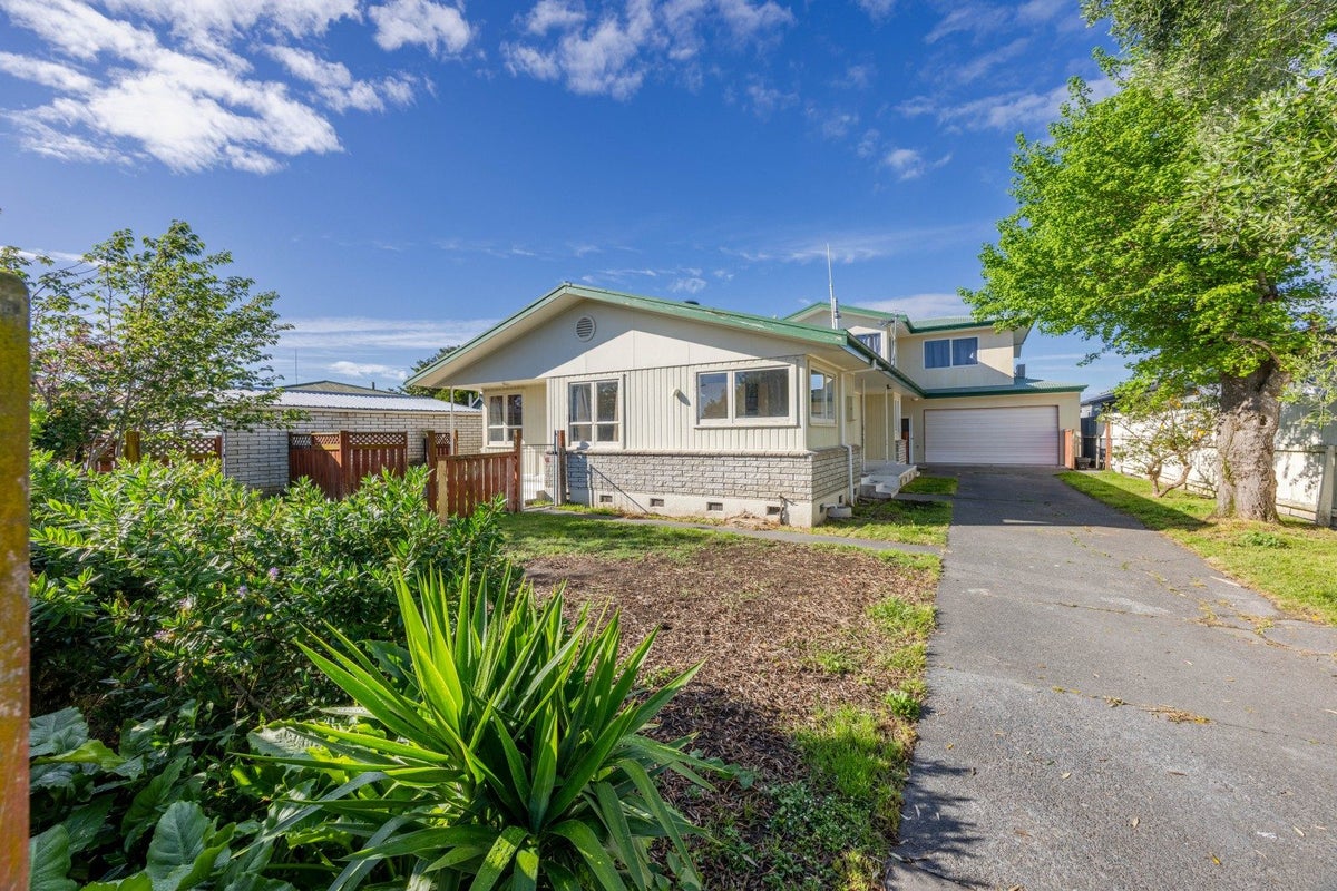 23 Gebbie Road, Taradale, Napier, Hawke's Bay - Carousel 1