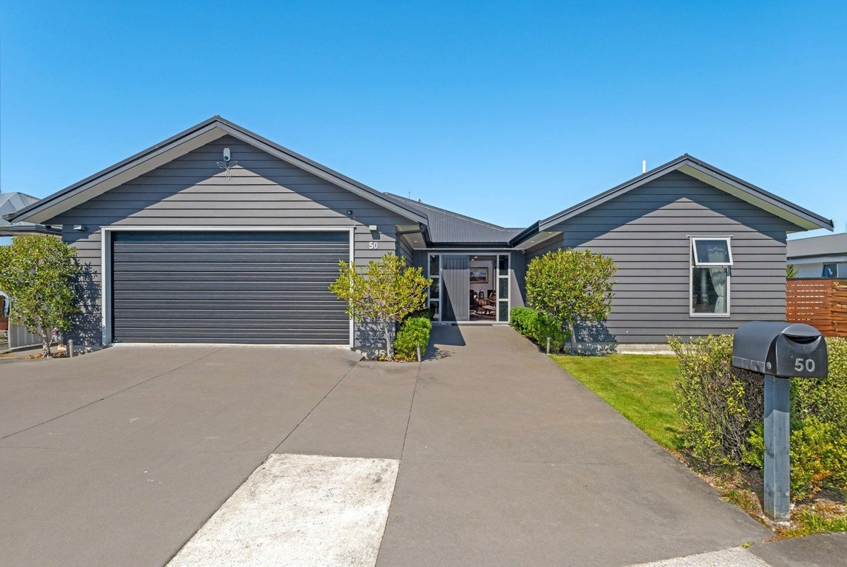 50 Sterling Park, Lytton West, Gisborne - Carousel 1