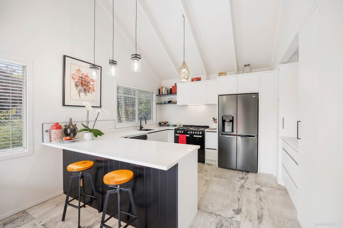 1/16 Stratford Avenue, Milford, Auckland - Carousel 1