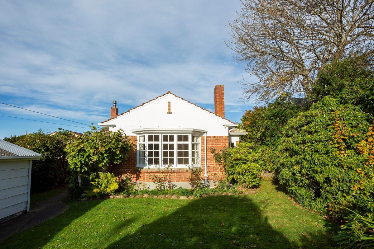 25 Napier Street, Belleknowes, Dunedin - Carousel 1