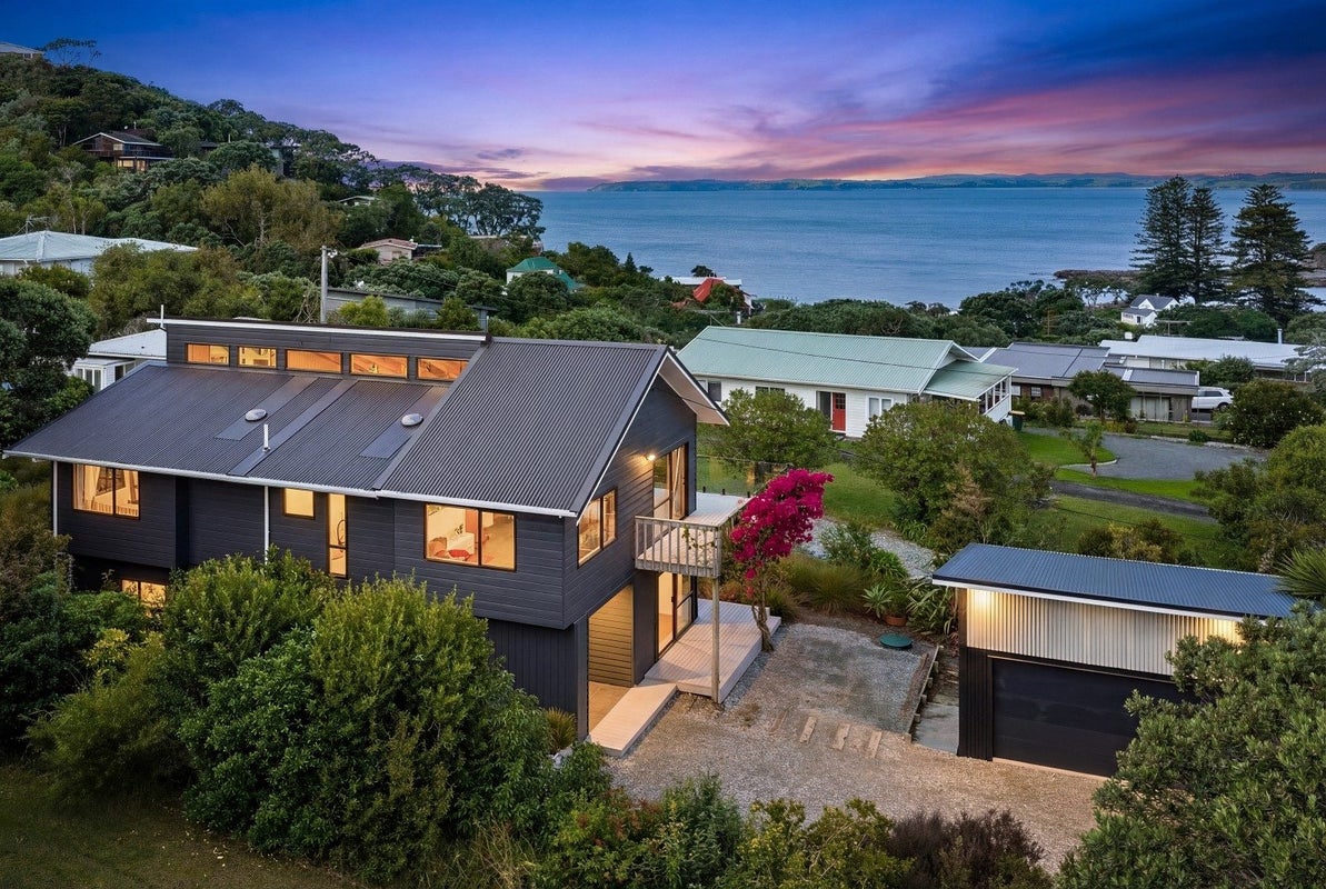 29 Grand View Road, Leigh, Leigh - Carousel 2