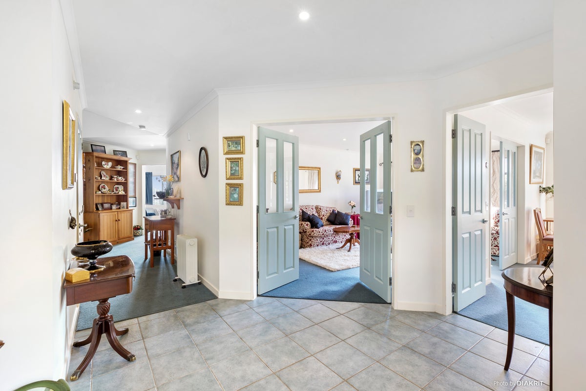 9 Becker Way, Karori, Wellington - Carousel 2