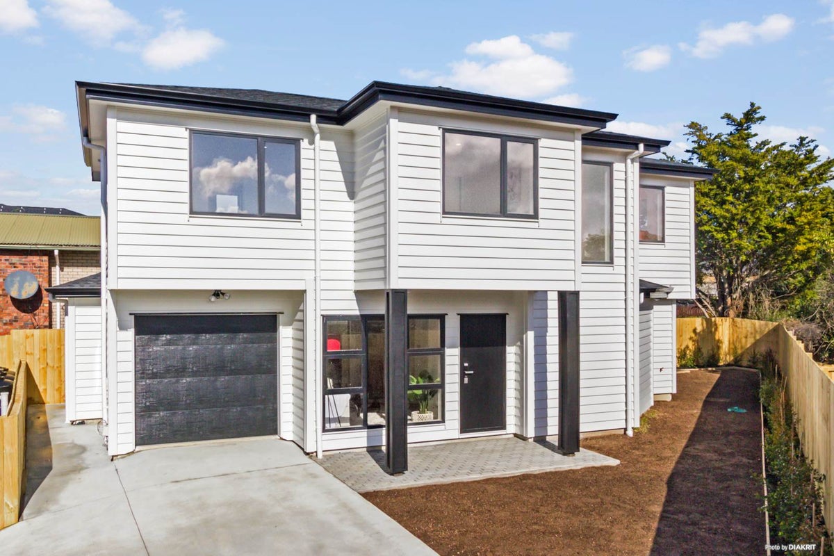 15B Windermere Crescent, Blockhouse Bay, Auckland - Carousel 1
