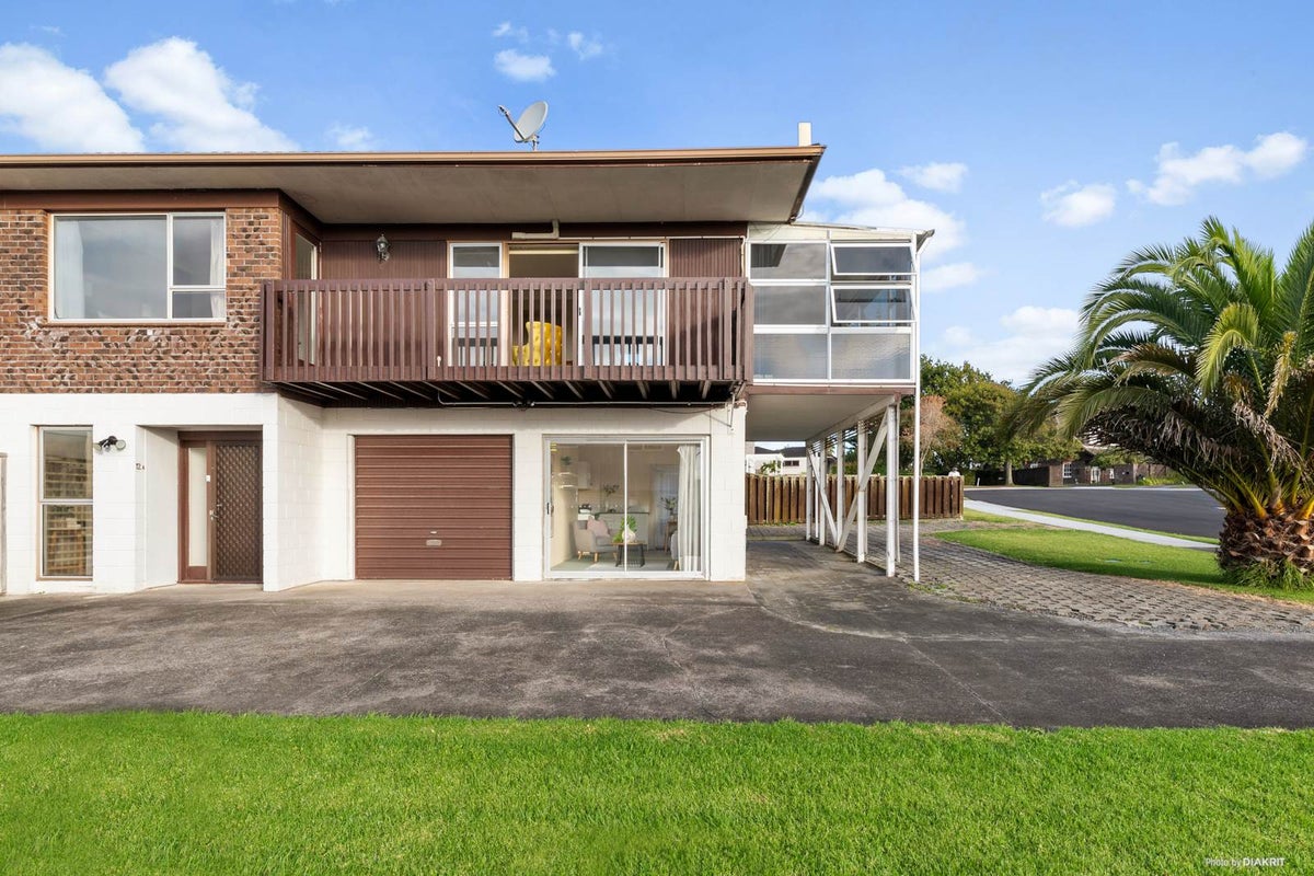1/12 Melissa Place, Farm Cove, Auckland - Carousel 1