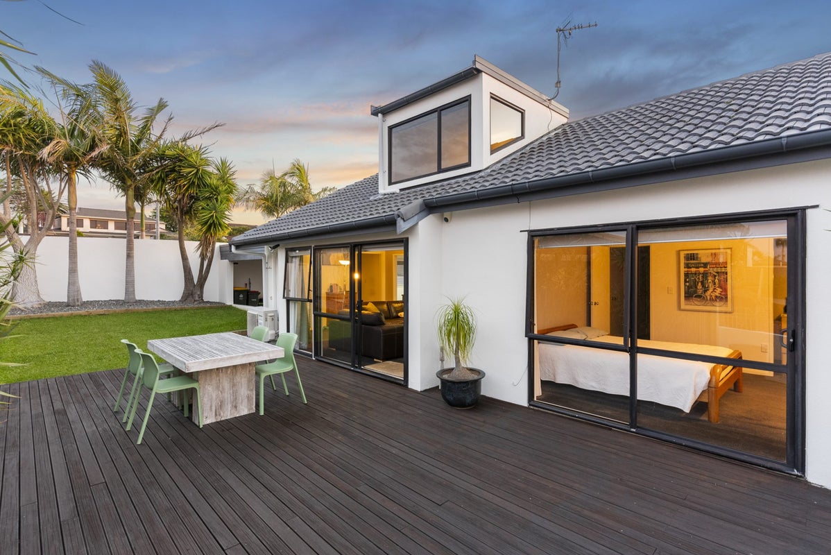 1/22 Falstaff Place, Half Moon Bay, Auckland - Carousel 2
