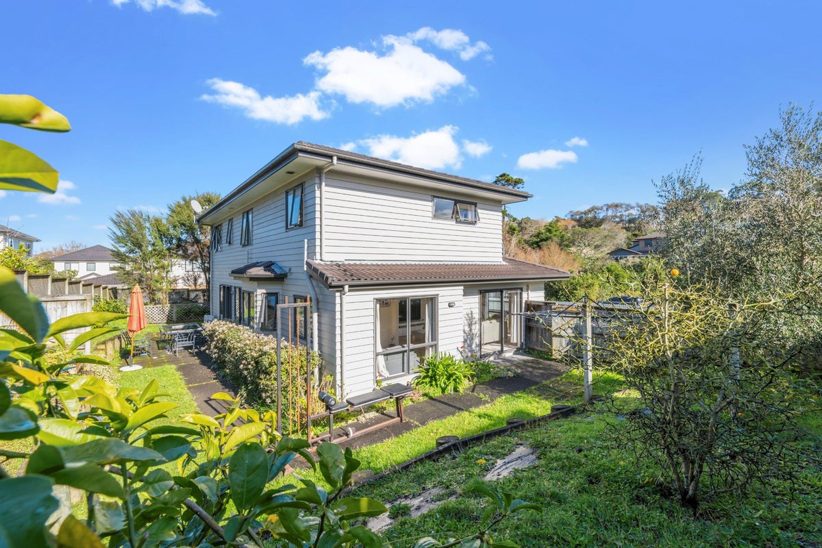 24 Springvale Drive, Fairview Heights, Auckland - Carousel 2