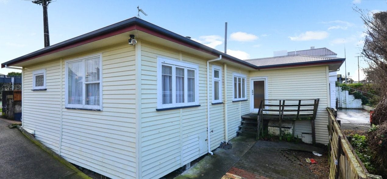 24 Te Aroha Street, Hamilton East, Hamilton - Carousel 11