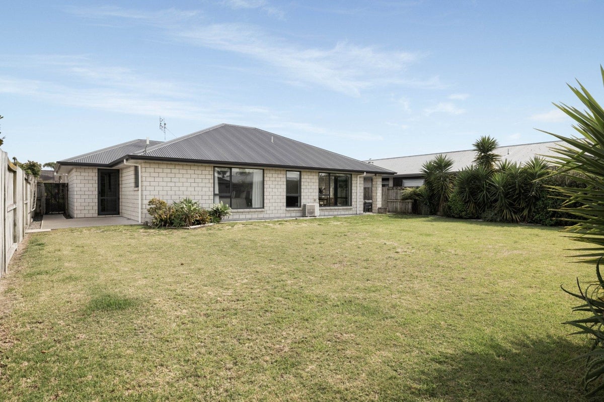 7 Hebe Crescent, Papamoa Beach, Papamoa - Carousel 1