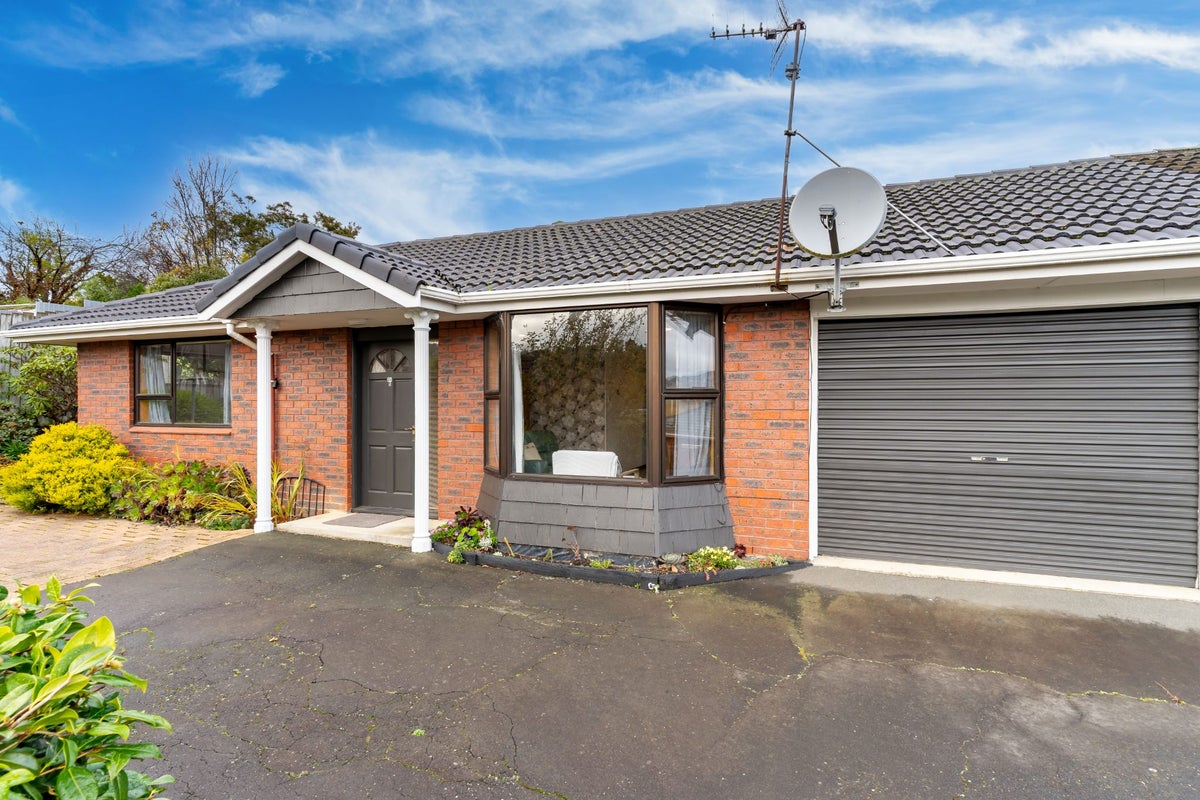 24B Shand Street, Green Island, Dunedin - Carousel 1