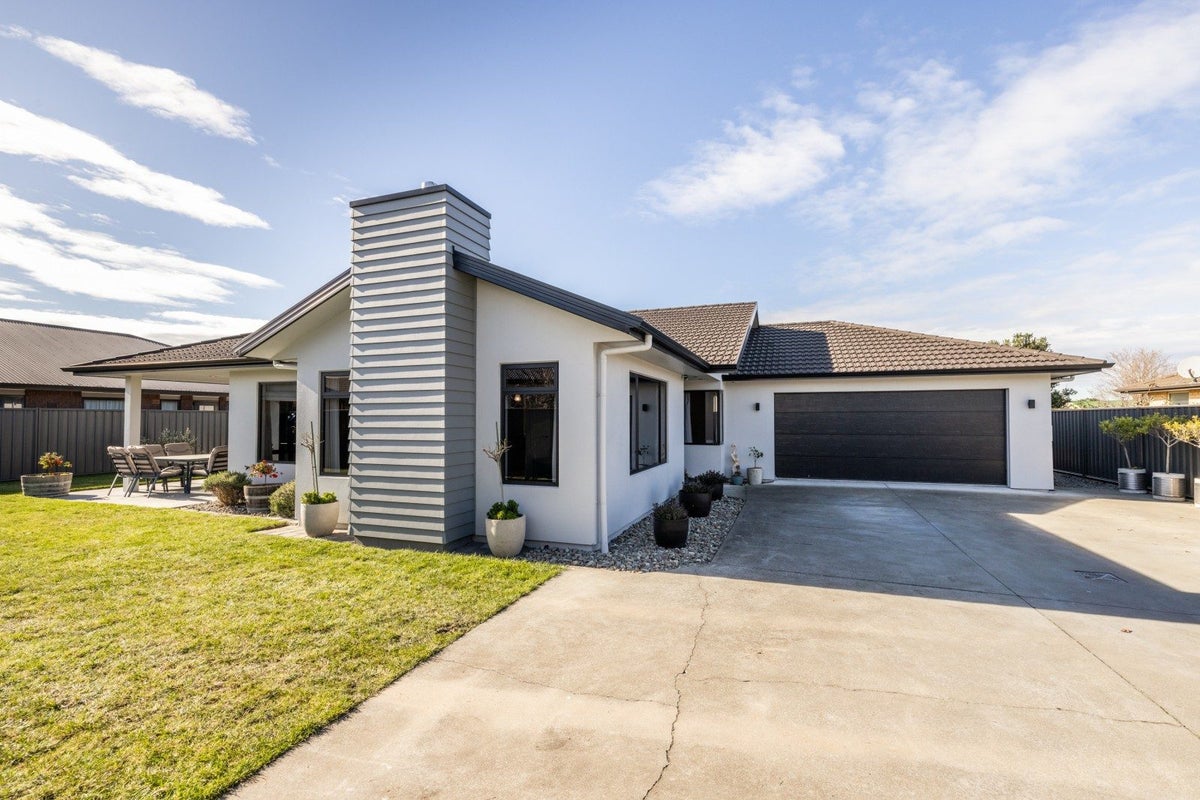 7 Milford Place, Poraiti, Napier - Carousel 15
