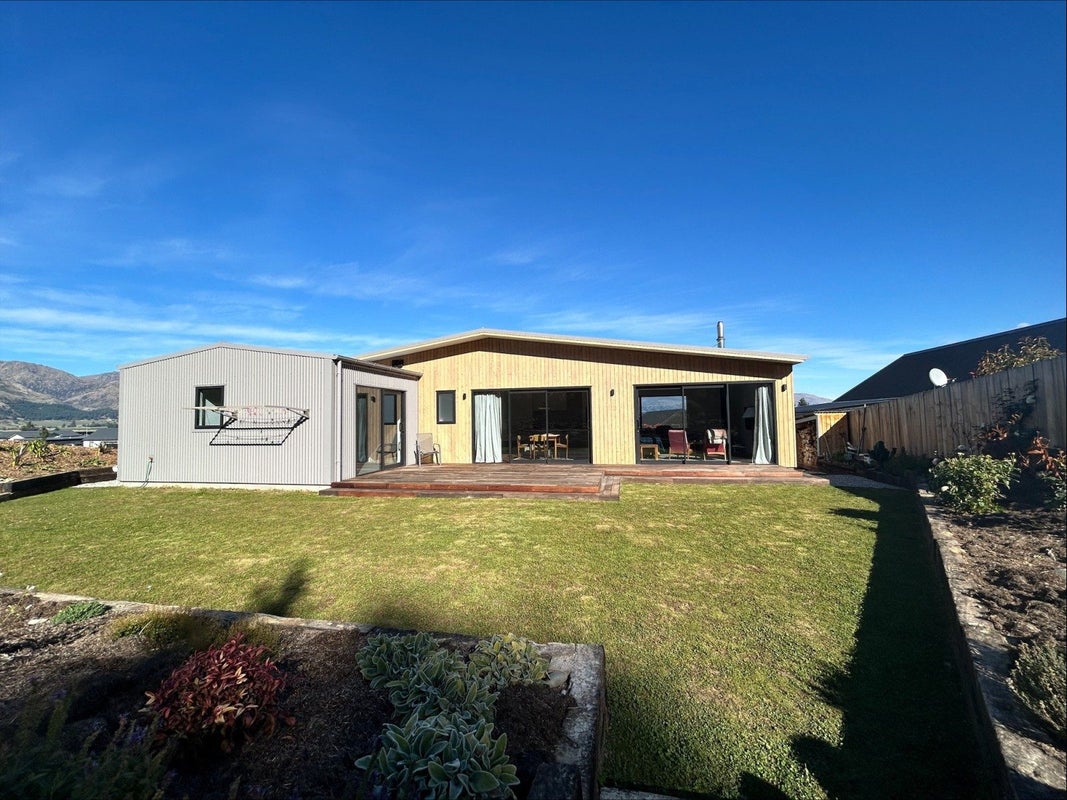 21 Tomtit Crescent, LAKE HAWEA - Carousel 1
