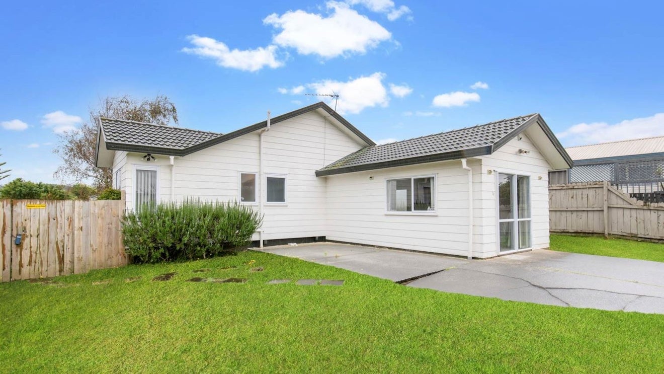 20 Riverton Drive, Randwick Park, Auckland - Carousel 1