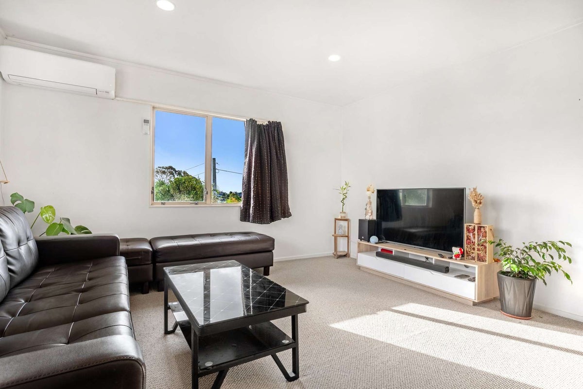 411A Hillsborough Road, Hillsborough, Auckland - Carousel 1
