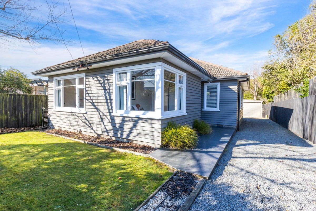 20 Larnach Street, Waimairi Beach, Christchurch - Carousel 1