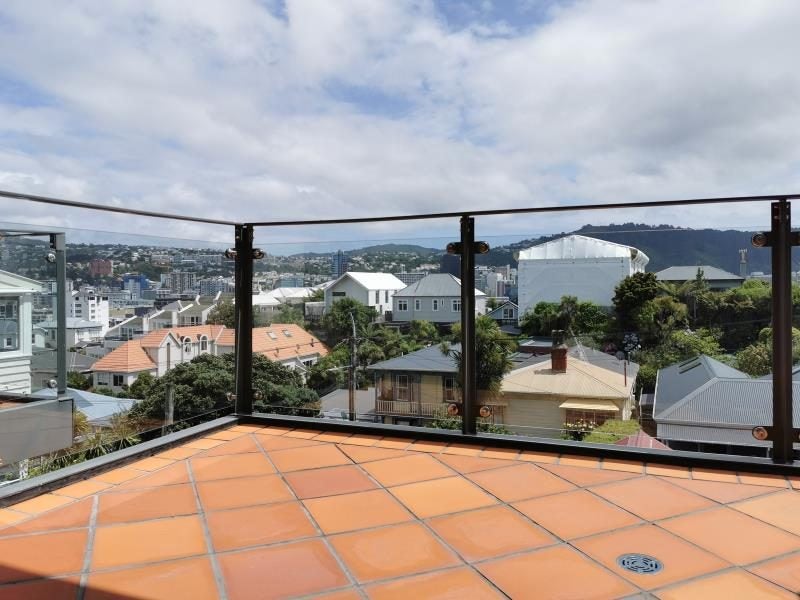 52C Hawker Street, Mount Victoria, Wellington - Carousel 1