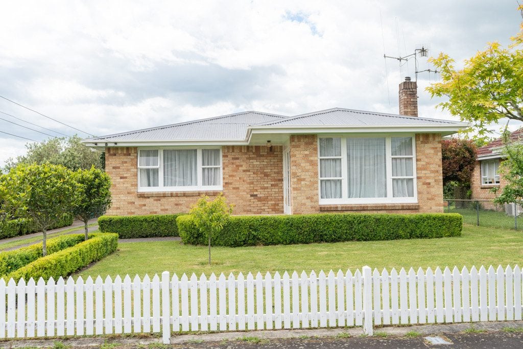 8 Aurora Terrace, Hillcrest, Hamilton - Carousel 1