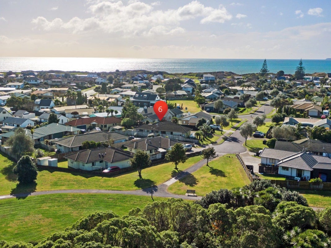6 Karia Grove, Papamoa Beach, Papamoa - Carousel 1
