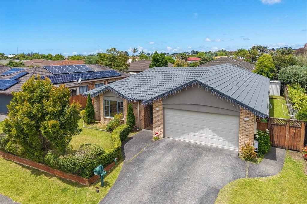 22 Waterstone Way, Henderson, Auckland - Carousel 1