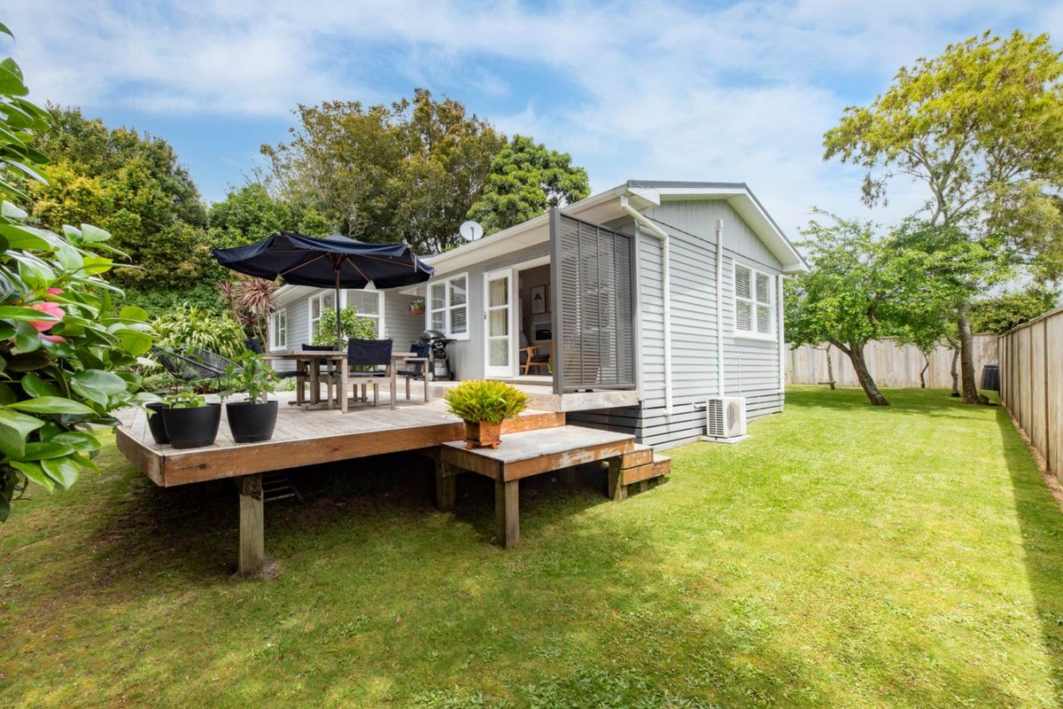 2/70 Nikau Street, New Lynn, Auckland - Carousel 2