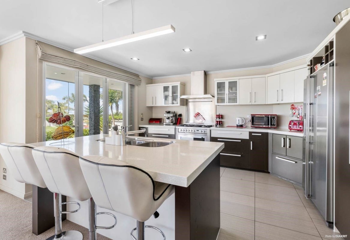 10 Intrepid Crescent, Beachlands, Auckland - Carousel 2