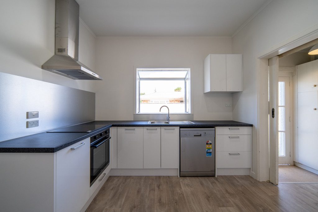 2/19 Galloway Street, Hamilton East, Hamilton - Carousel 1