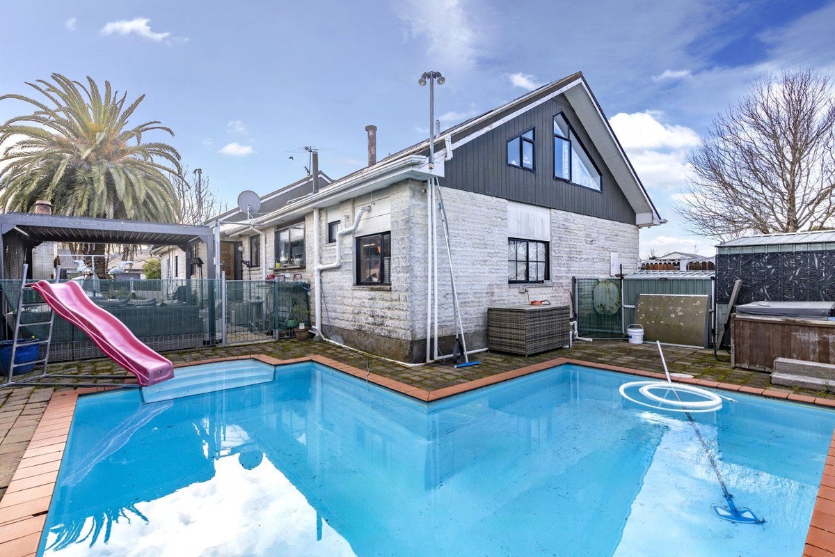 1 Wakelin Place, Redwood, Christchurch - Carousel 2