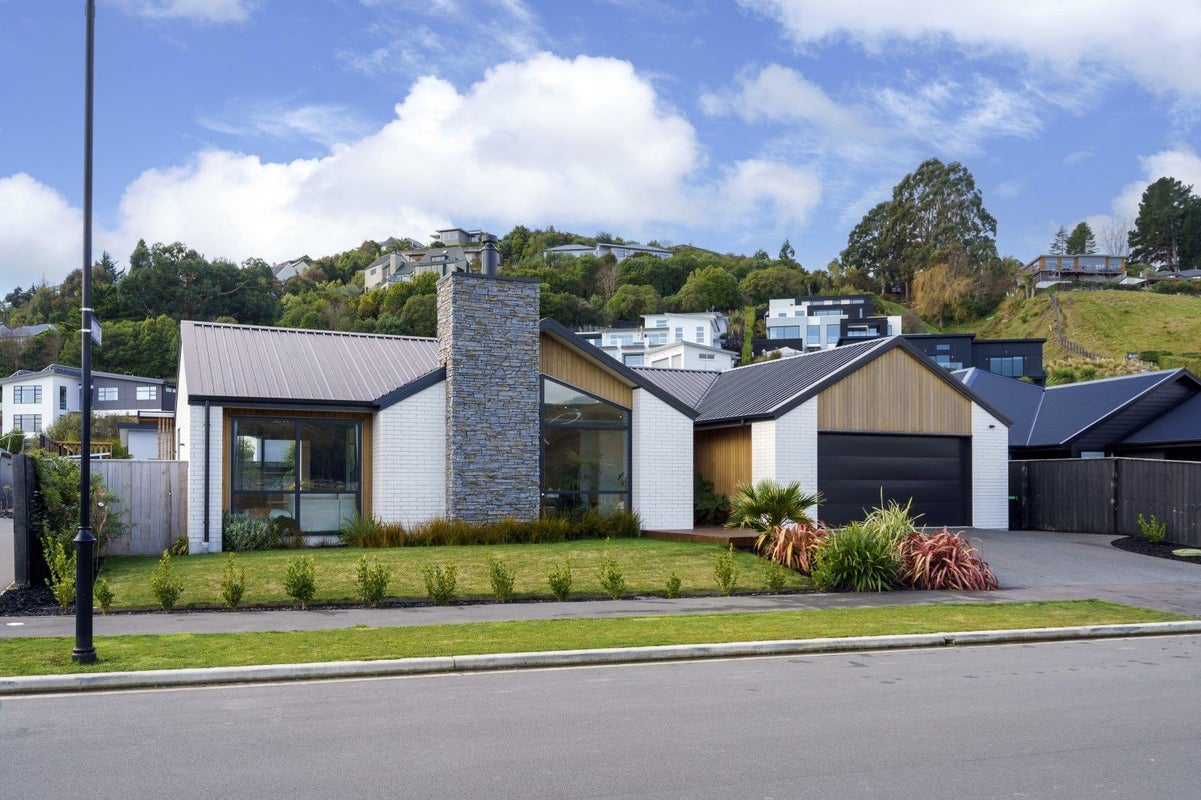 2 Aubrey Lane, CRACROFT, CHRISTCHURCH - Carousel 2