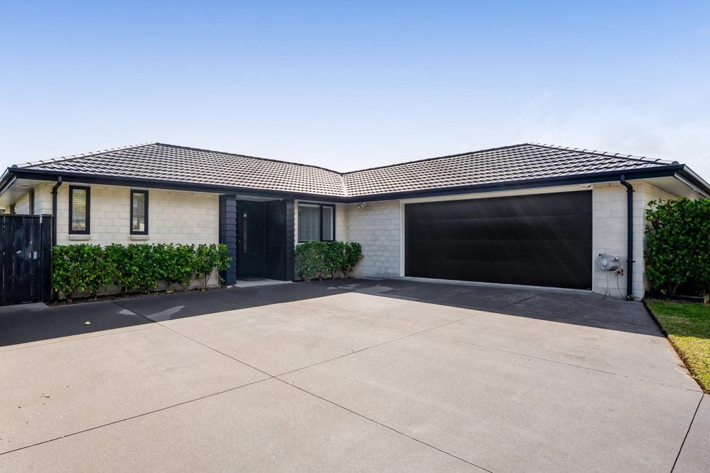 60 Magnolia Drive, Westown, New Plymouth - Carousel 1