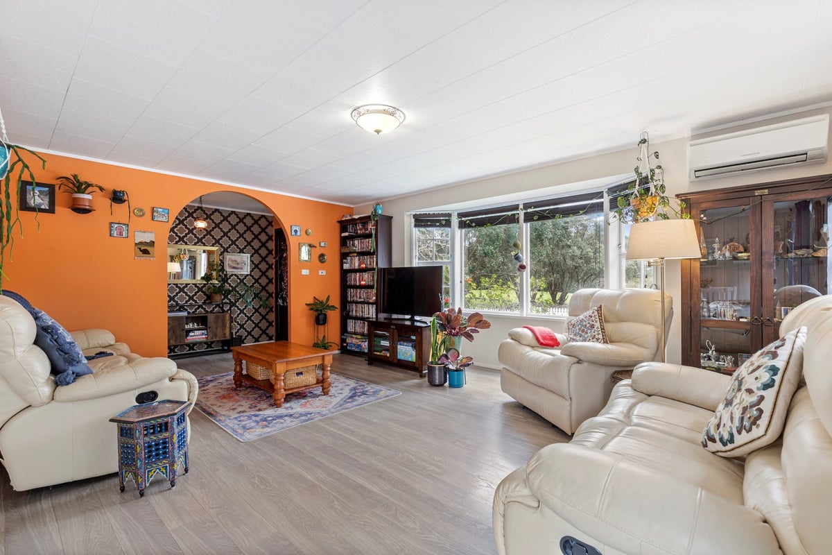 45 Seaward Place, Wattle Downs, Auckland - Carousel 2