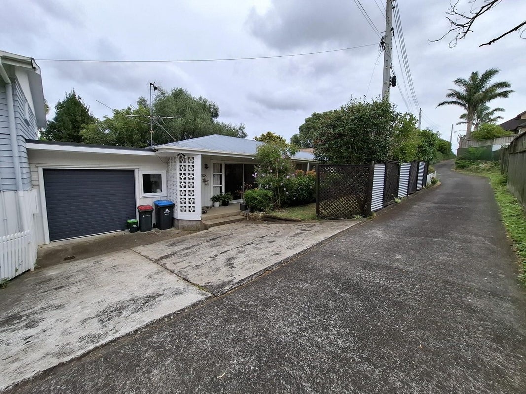 32A Hayr Road, Three Kings, Auckland - Carousel 1