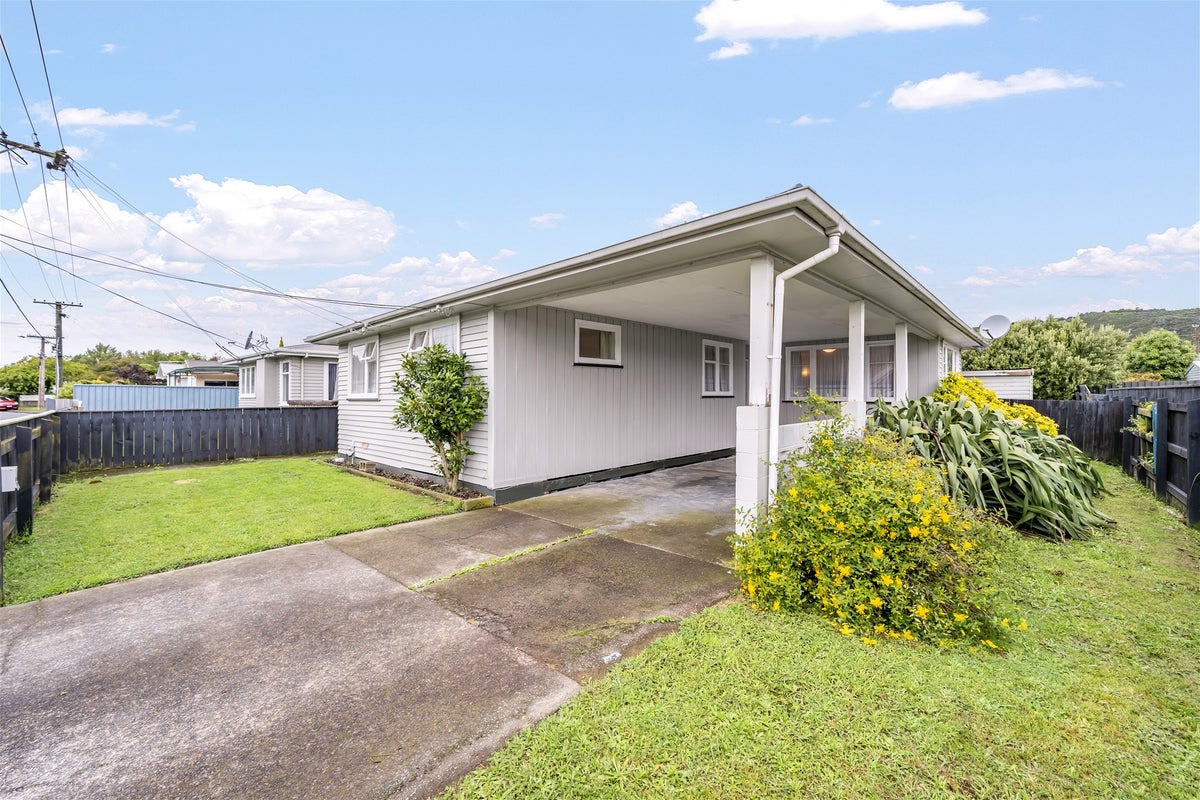 12 Benge Crescent, Clouston Park, Upper Hutt - Carousel 1