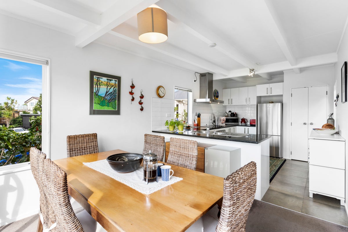 2/158 Onewa Road, Northcote, Auckland - Carousel 1