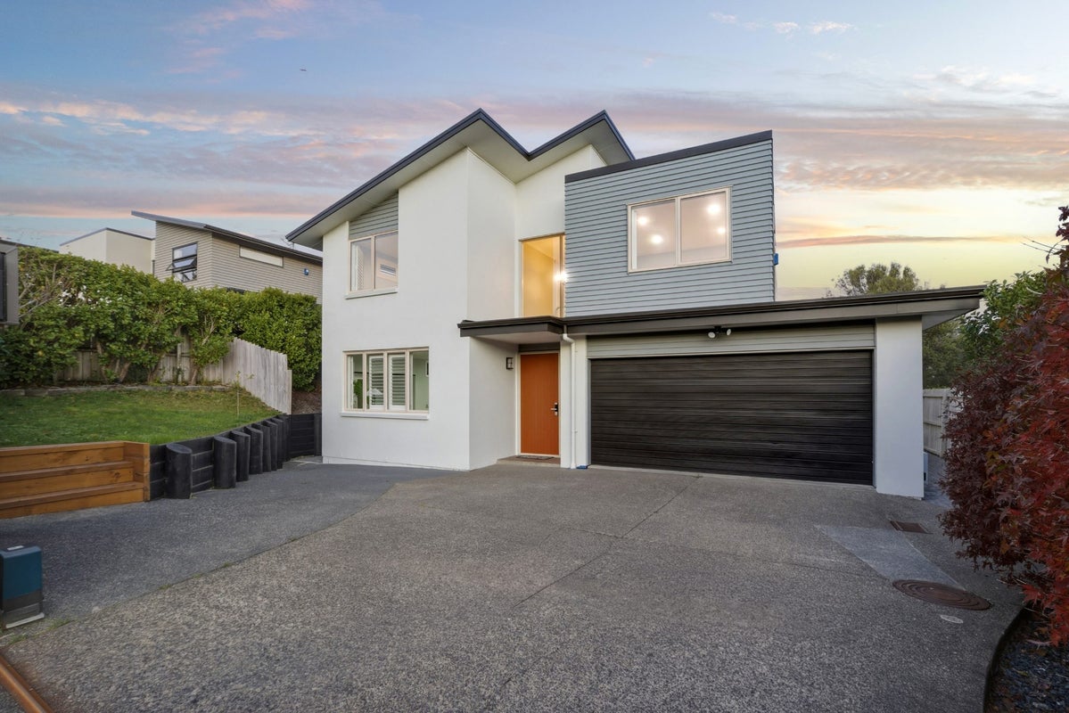 8 Hornbill Drive, Fairview Heights, Auckland - Carousel 2