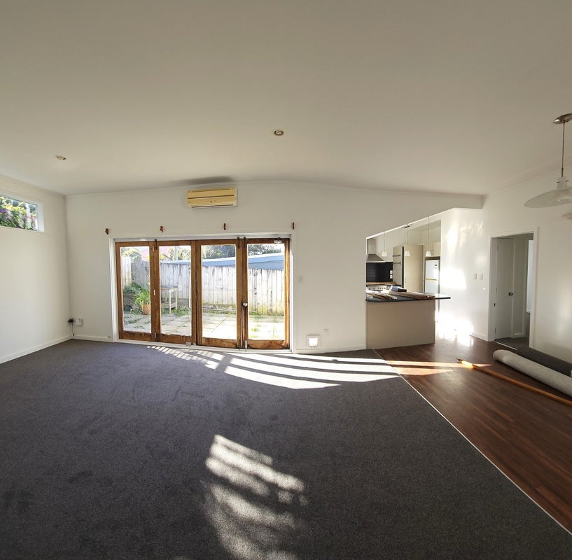 16 Edinburgh Terrace, Berhampore, Wellington - Carousel 1