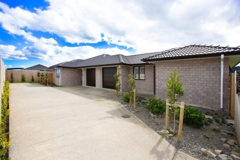 6 Tilly Lane, Huapai, Kumeu - Carousel 1