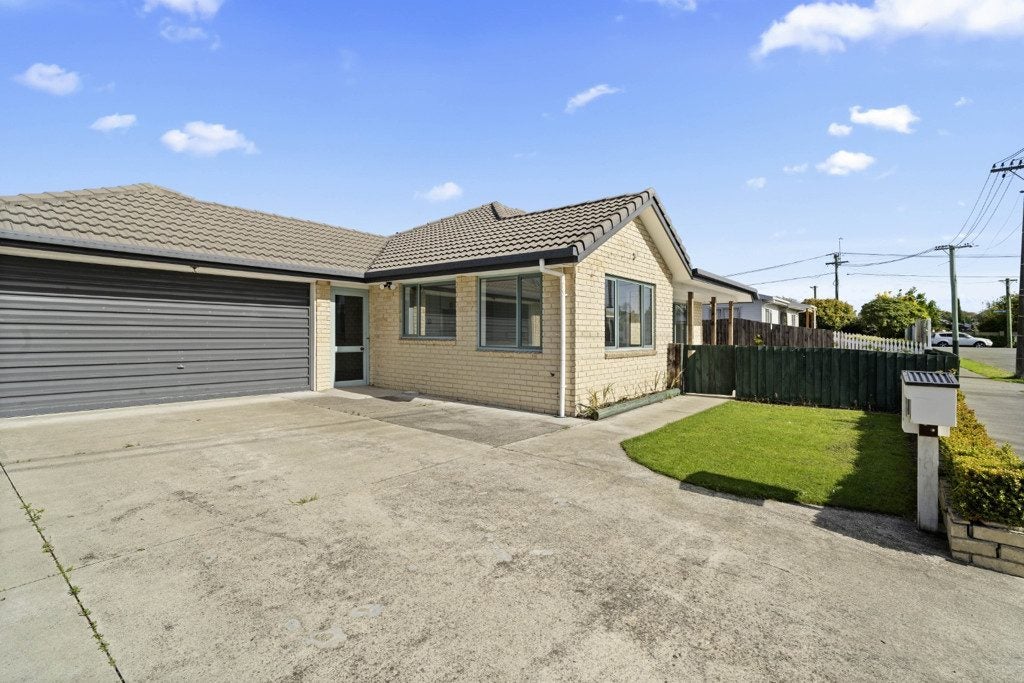 4 Wildwood Avenue, Wainoni, Christchurch - Carousel 1